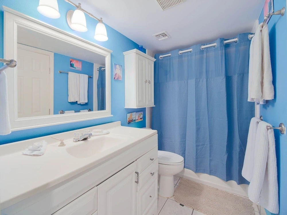 Relaxing , Great Location, 3 Minute Walk To The Beach 2 Bedroom Condo by RedAwning