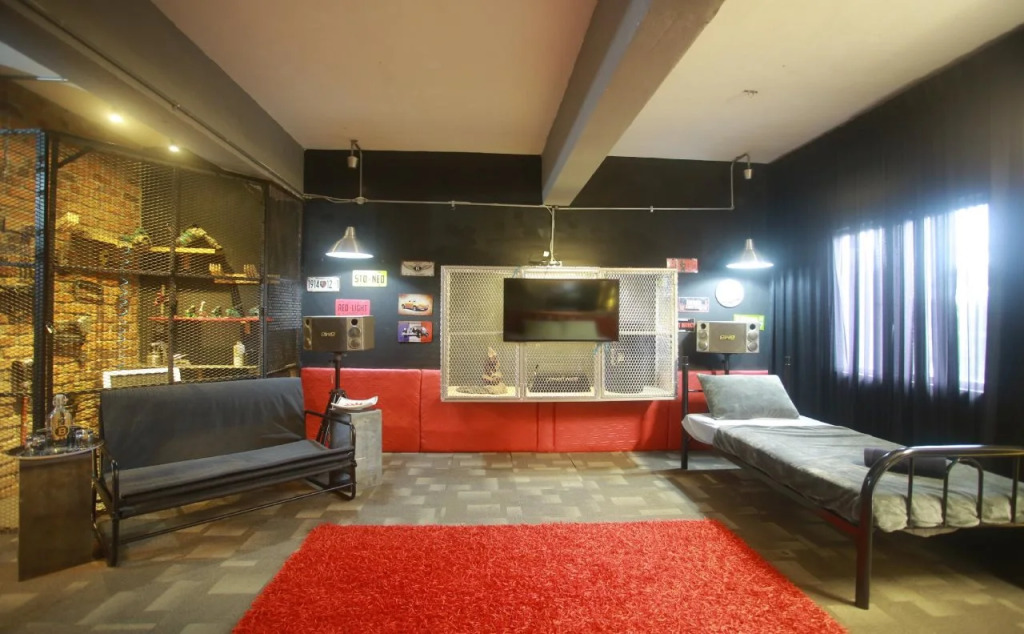 Bunker Hotel & Restaurant