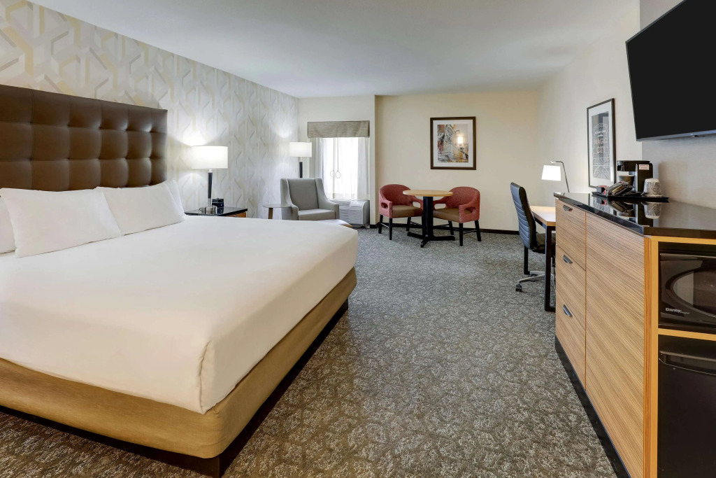Drury Inn & Suites Birmingham Lakeshore Drive