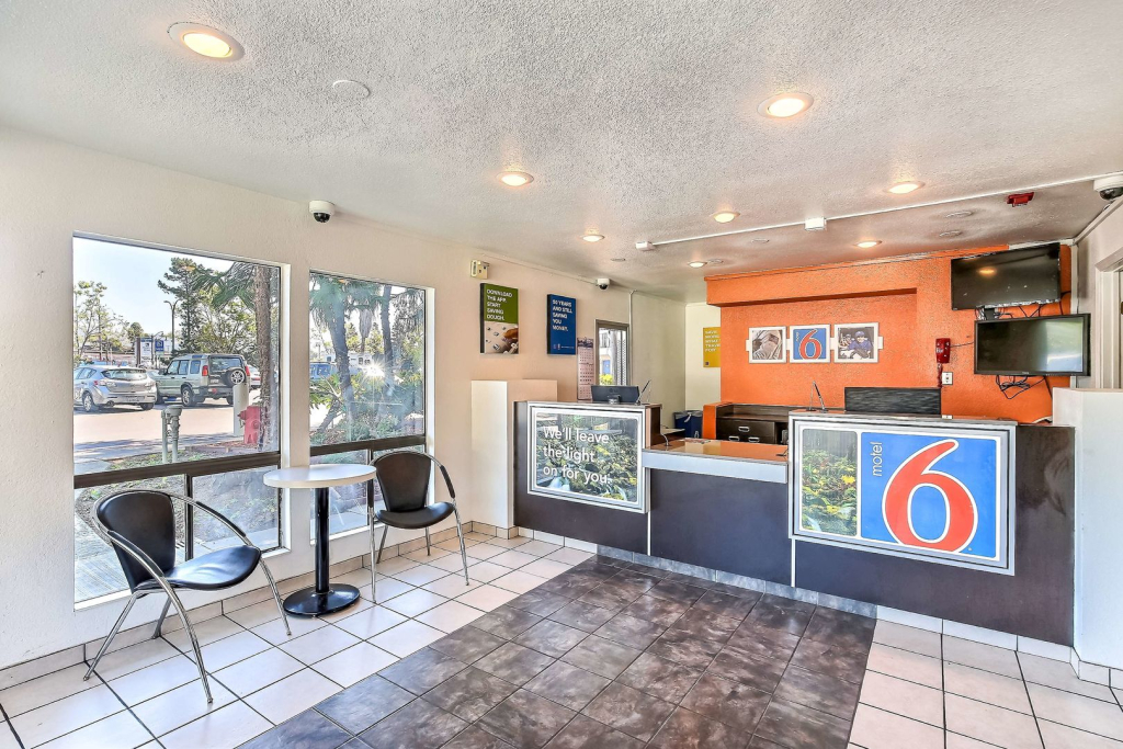Motel 6-Oakland, CA - Embarcadero