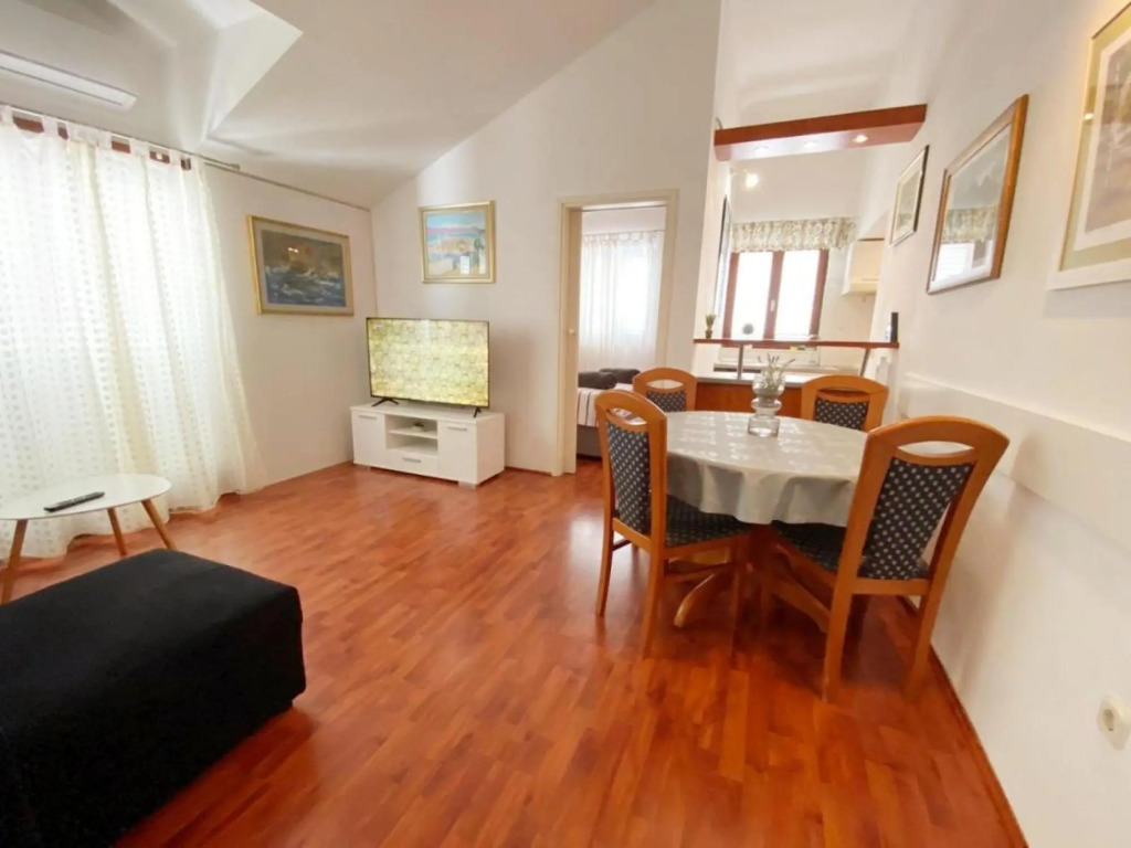 Mila - 2 Bedrooms and Free Parking - A4