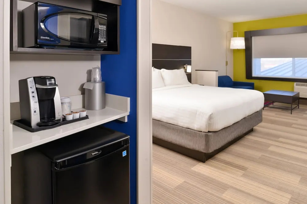 Holiday Inn Express & Suites - Kansas City - Lees Summit by IHG