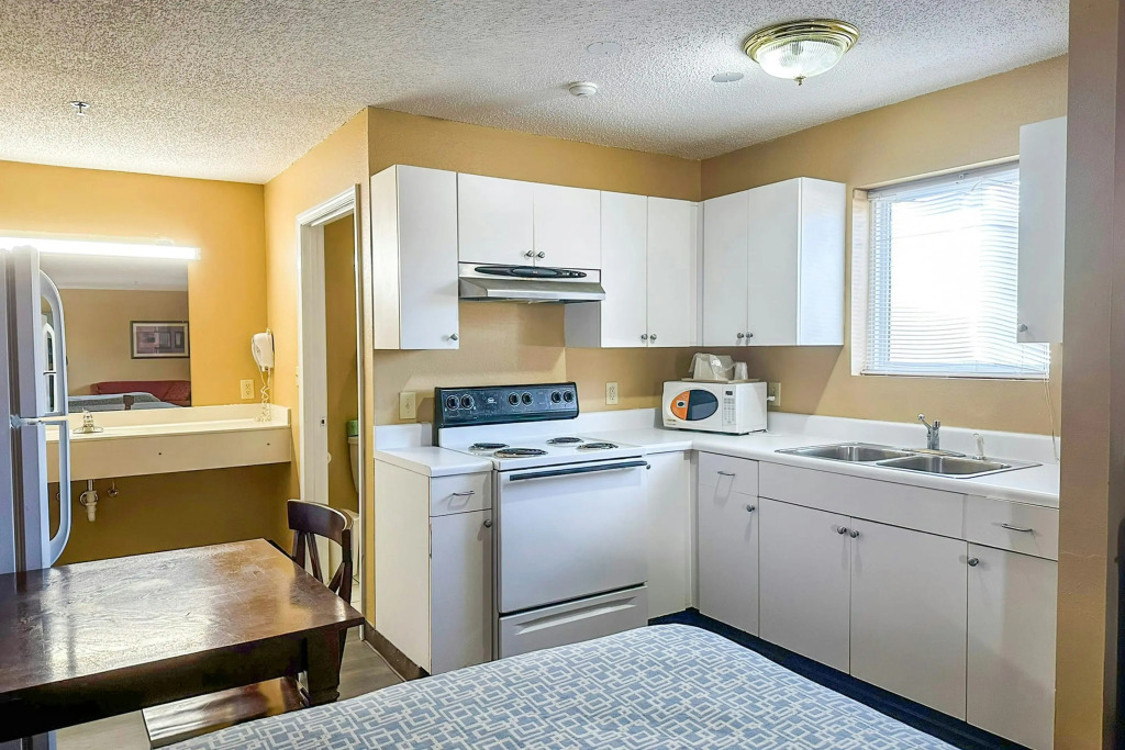 Garden Inn & Suites