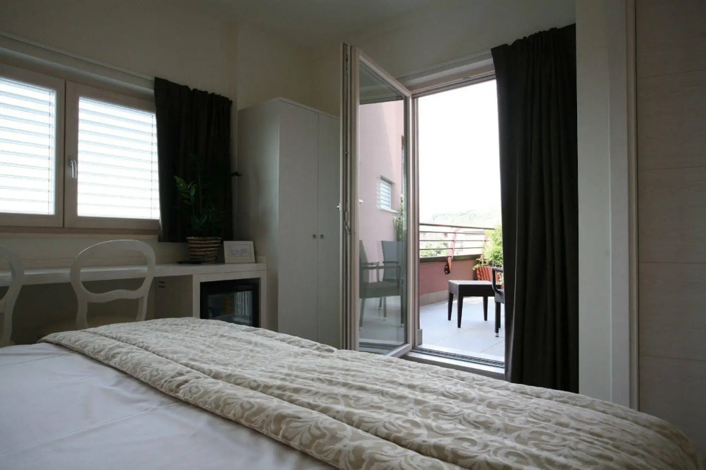 Nuova Opera Rooms & Apartments
