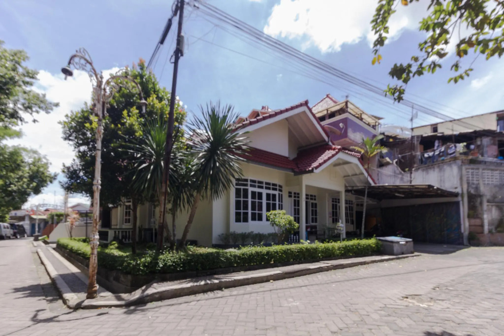 PELE Backpacker Guesthouse