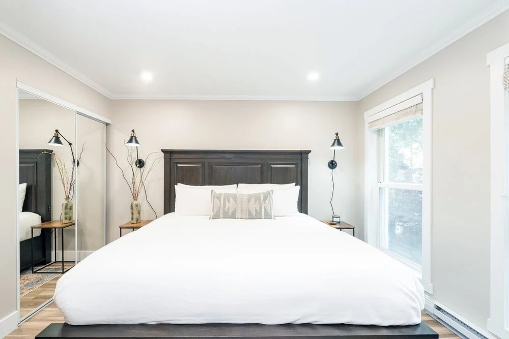 Perfect Location! King Bed, Full Kitchen, Walk To Gondola 2 Bedroom Condo by RedAwning
