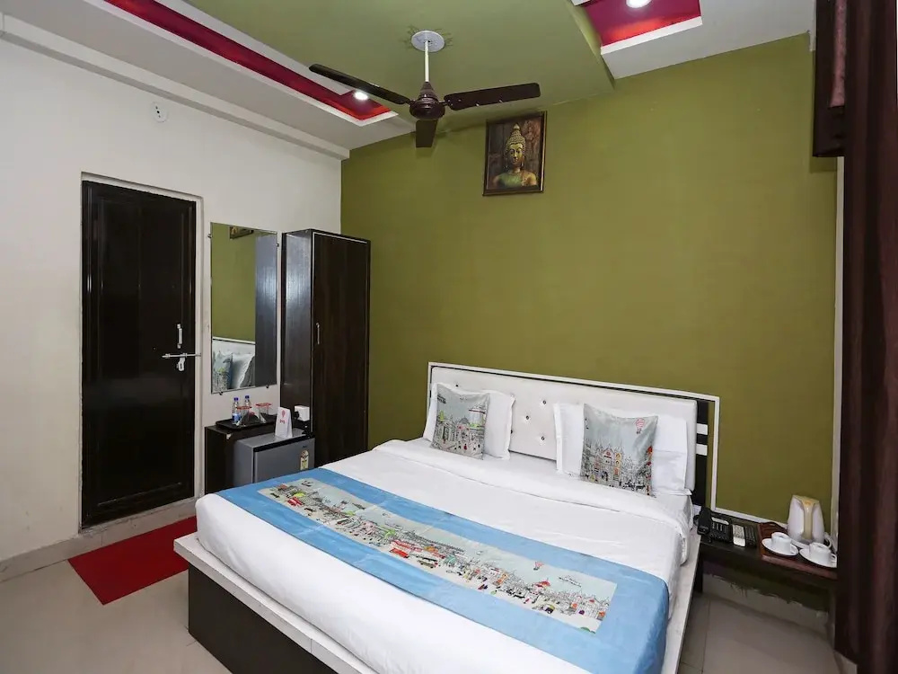 OYO 7773 Hotel Simran Palace