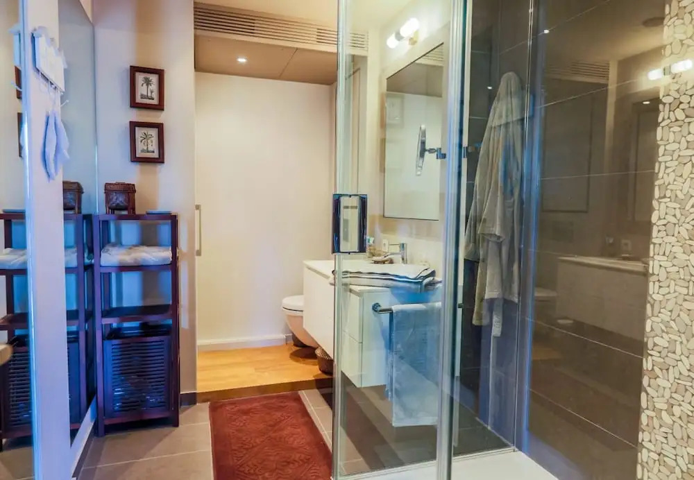 Vue Magenta AP4188 by Riviera Holiday Homes