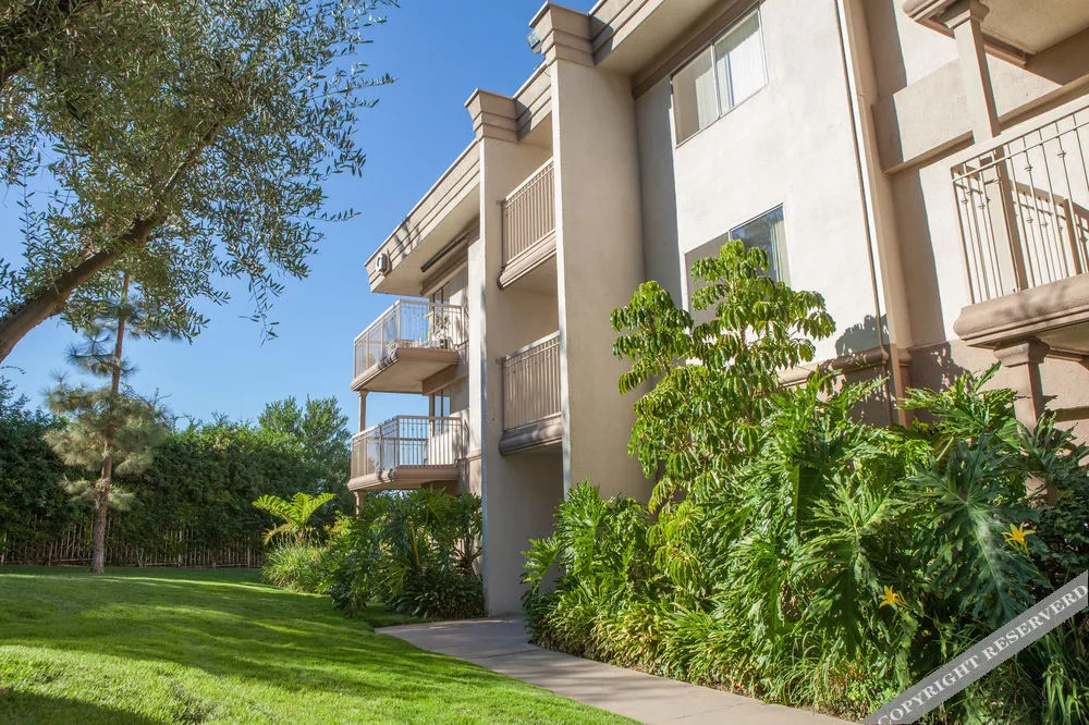 Toluca Hills Apartments By Avalon