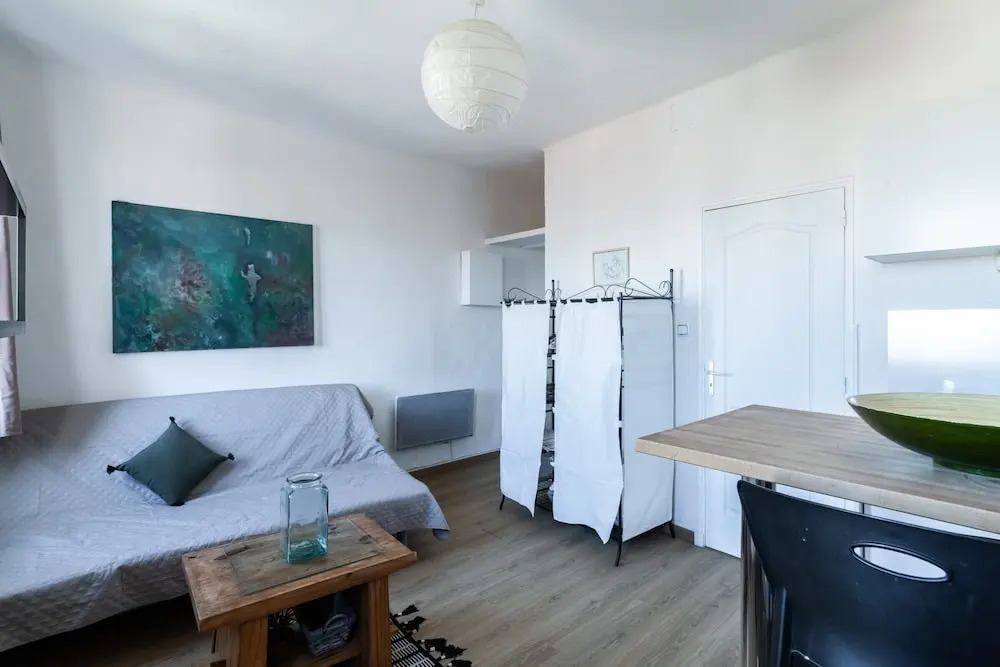 Studio for 2 Prefecture Neighborhood