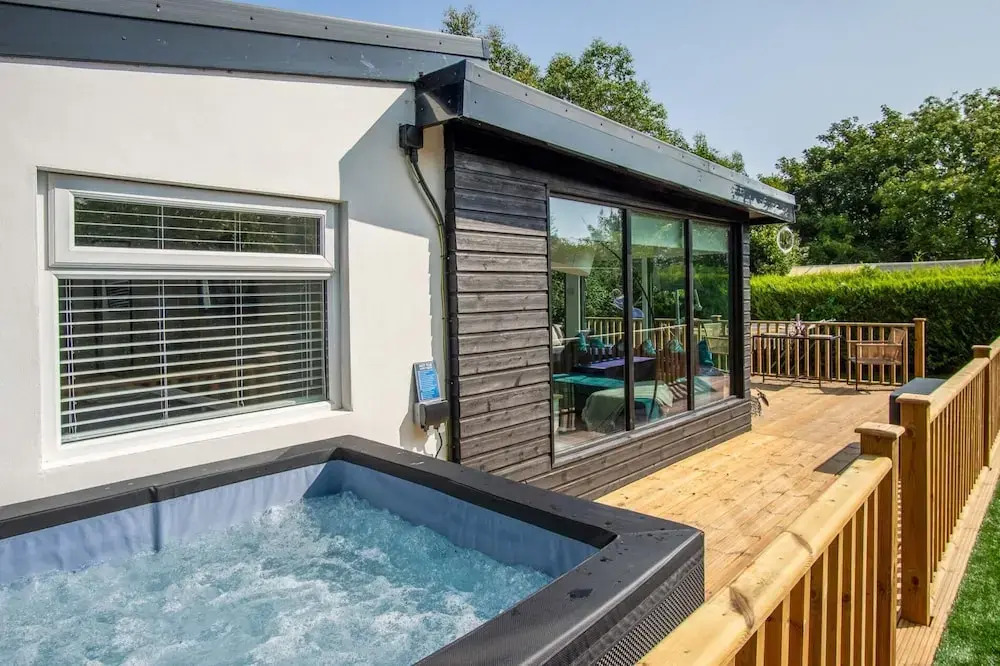 Cedars Lodge - Hot Tub - Penally - Tenby