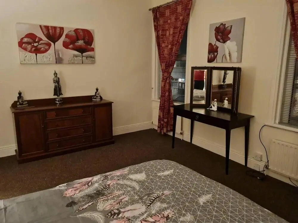 Impeccable 4-bed House in Blackpool