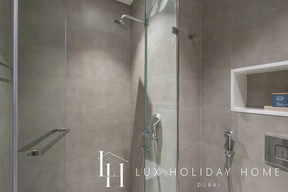 LUX The Burj Khalifa Lagoon View Suite 4