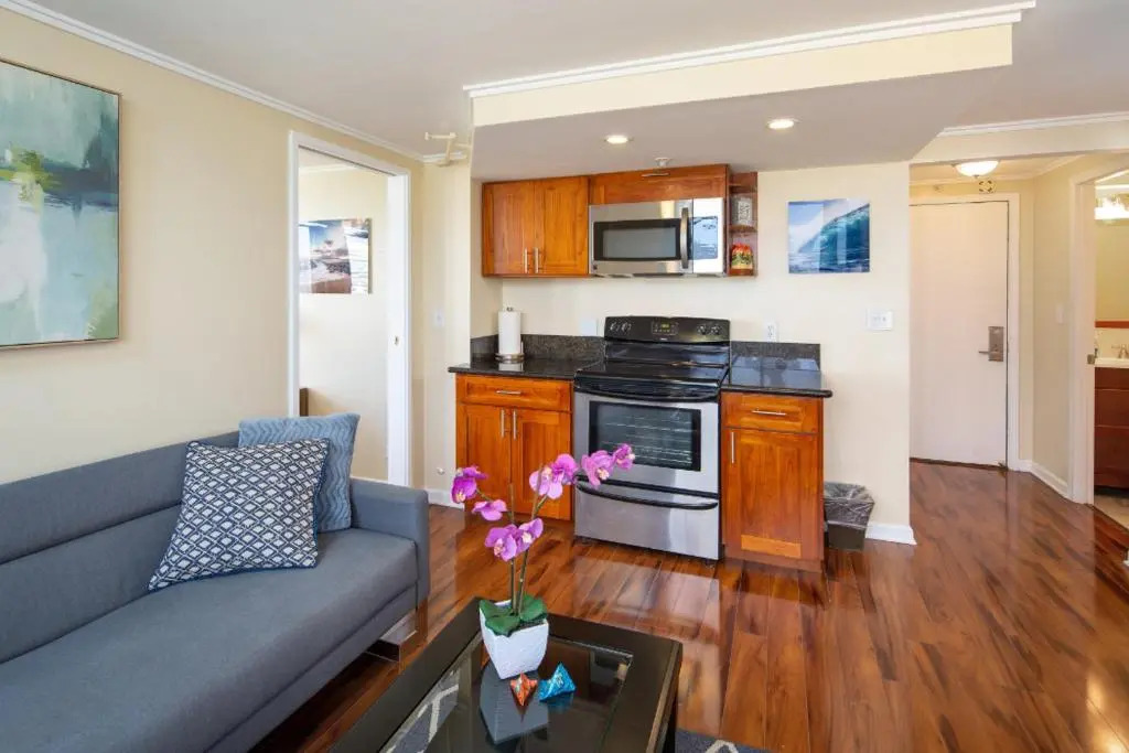2 Bedroom Corner Suite & Tropical Views
