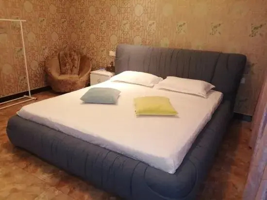 Jiahe Homestay (Emeishan Tourism Passenger Transport Center Baoguosi Station)