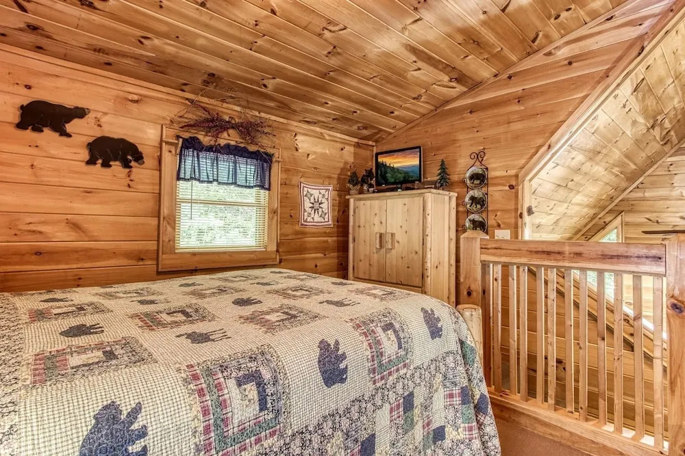 Mystic Mountain - Great Location! Close To All The Action! 2 Bedroom Cabin by RedAwning