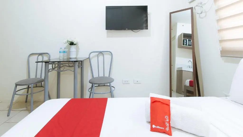 RedDoorz Plus @ Urban Deca Tower Edsa 2