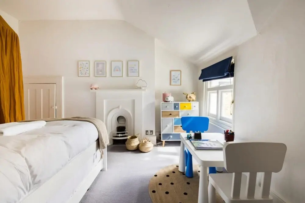 The Clapham Classic - Stylish 5bdr Family Home With Garden, London
