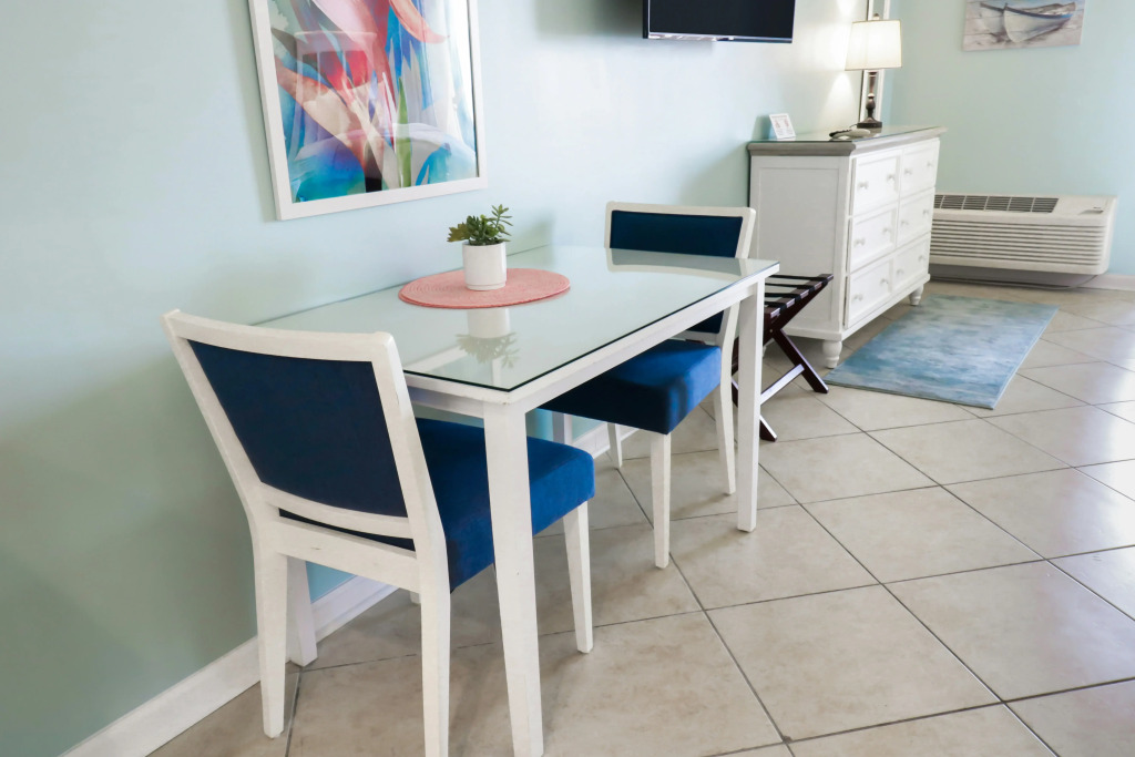 The Oceanfront Litchfield Inn 251