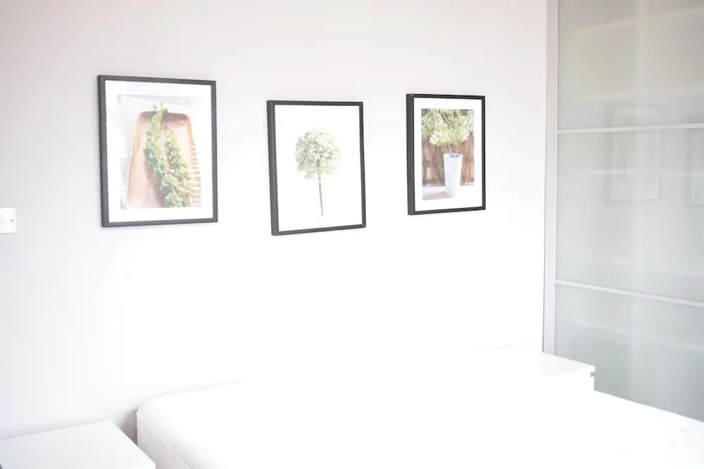 2 Bedroom Apartment With Balcony in Earls Court