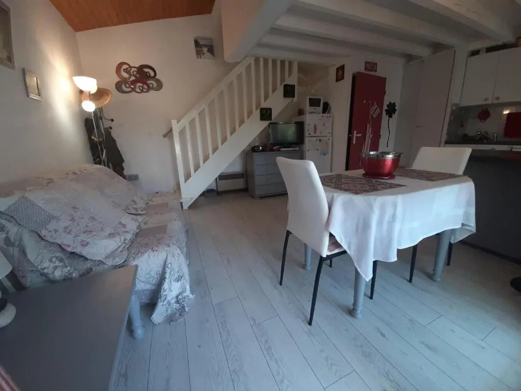 Villa Mitoyenne avec Jardin, Proche Plage à Seignosse, Piscine, Parking Privé et Wifi - FR-1-239-421