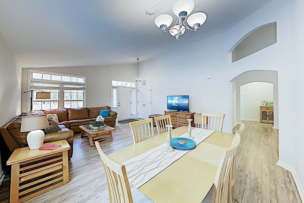 New Listing! Choice Getaway - 5 Pools & Beach Club 3 Bedroom Home