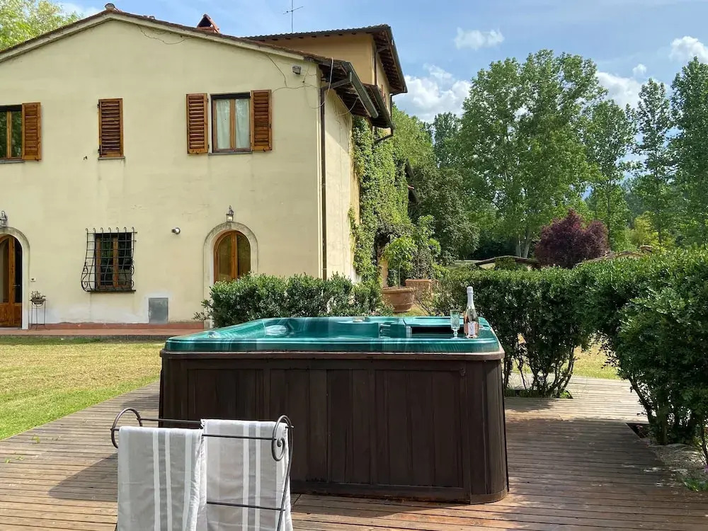 Belvilla by OYO Tasteful Villa With Bubble Bath