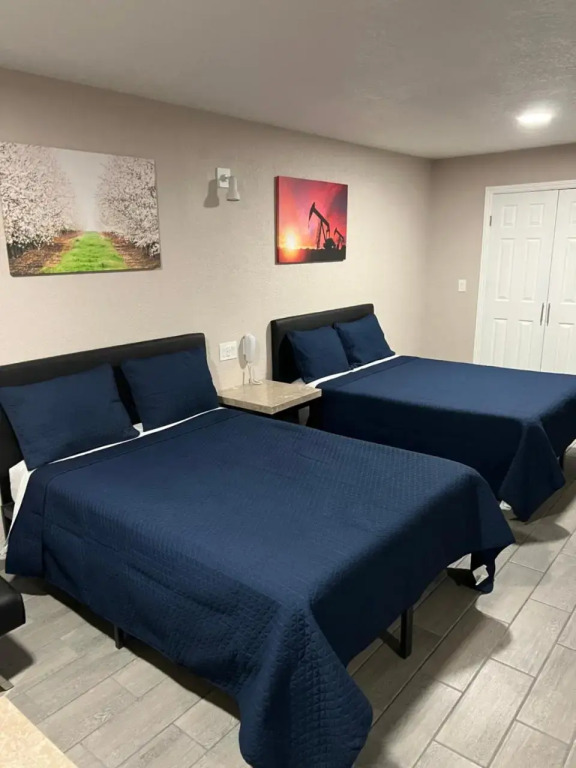 Executive Inn & Suites