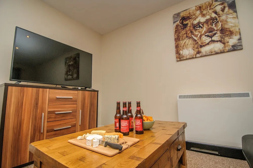 Sargeson Apartment