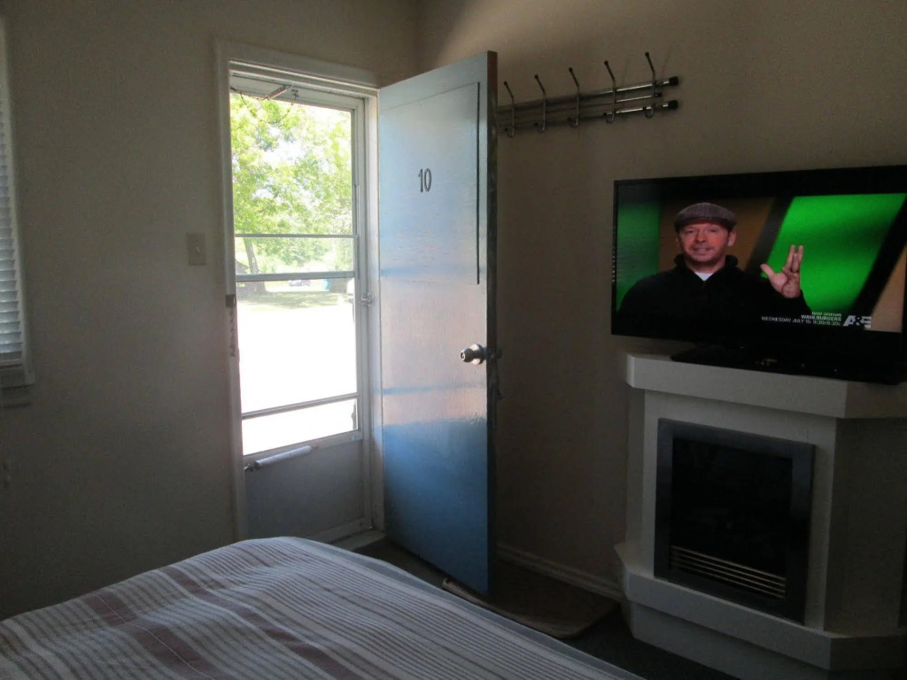 Edgewater Motel and Campground