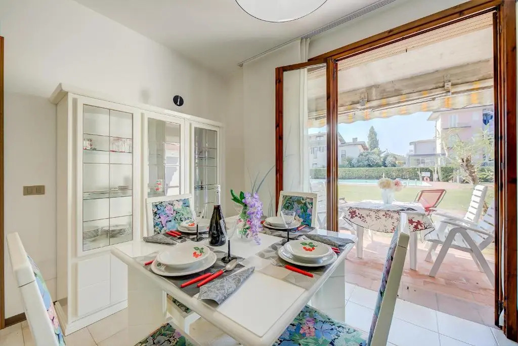 Lella Apartment Front Beach Garda lake