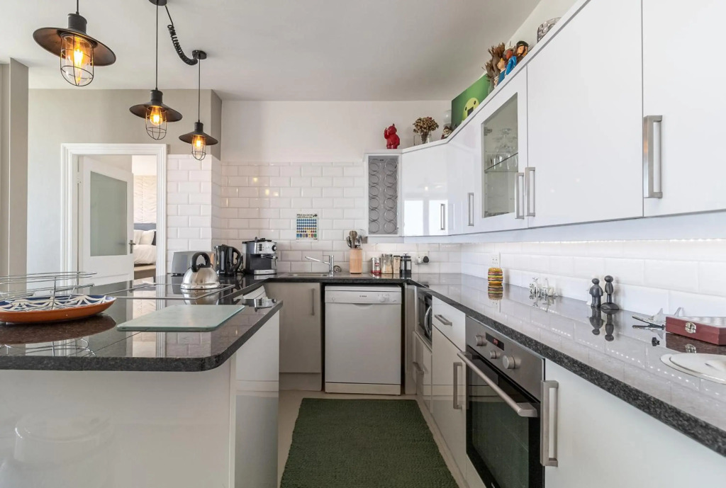 Cape Town Skyroof apartment LOADSHED PROOF Ocean Views