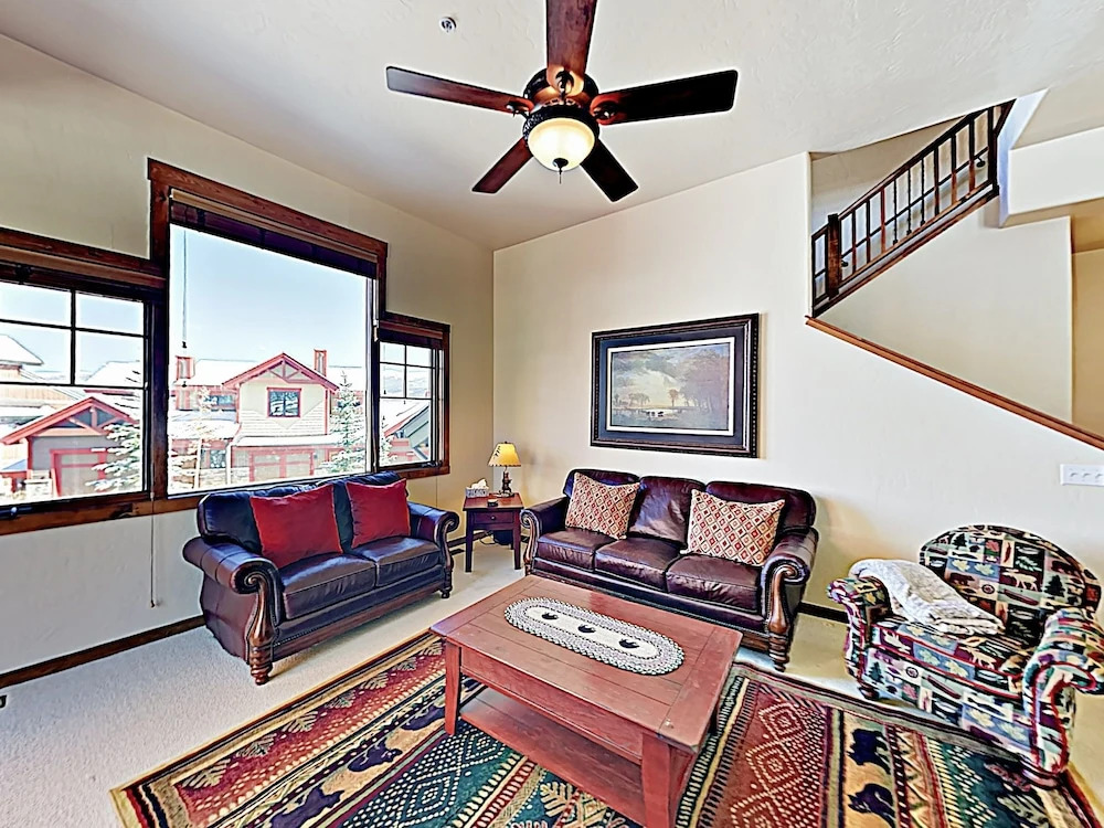 New Listing! Stylish Townhome W/ Private Hot Tub 3 Bedroom Townhouse