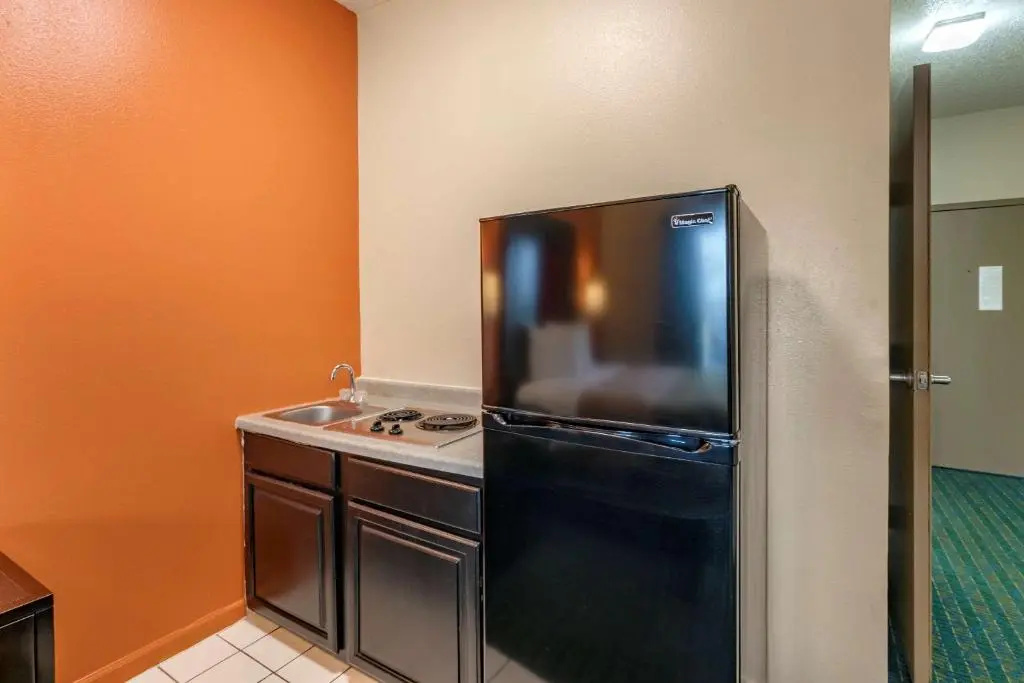 Econo Lodge Inn & Suites Granite City - St Louis