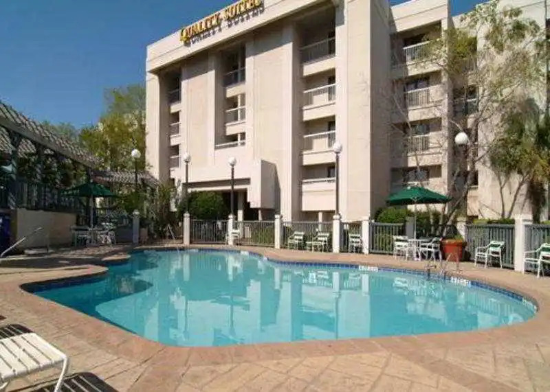 Quality Suites Convention Center