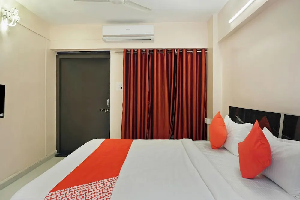 OYO 27667 Sai Inn