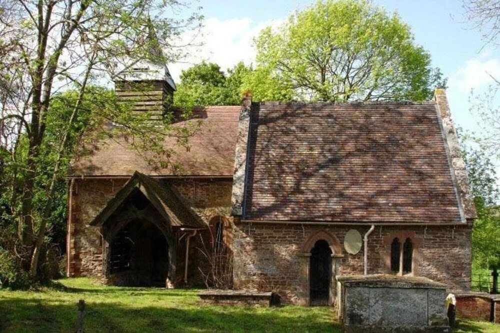 Luxurious hideaway for four in one of the finest Elizabethan gatehouse