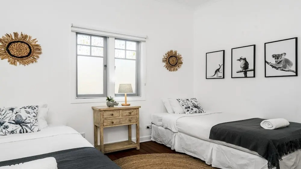 Alkira - Boutique cottage - Walk to Clarkes Beach
