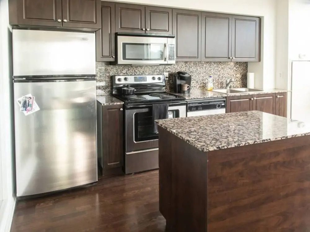 Modern 2 bedroom Condo with CN Tower Views