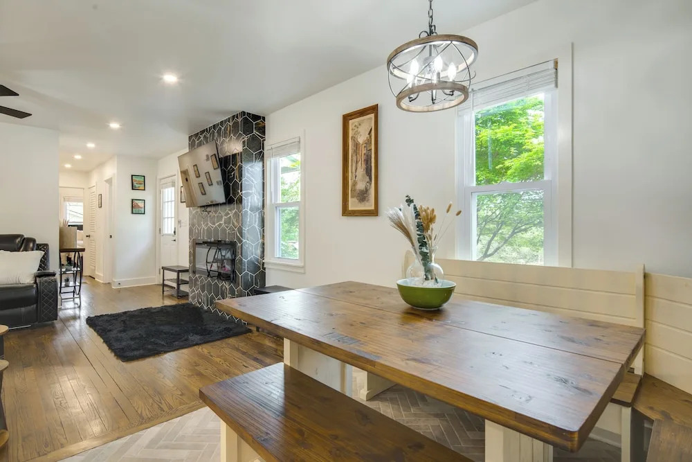 Walk to Osceola Lake! Family-friendly Home