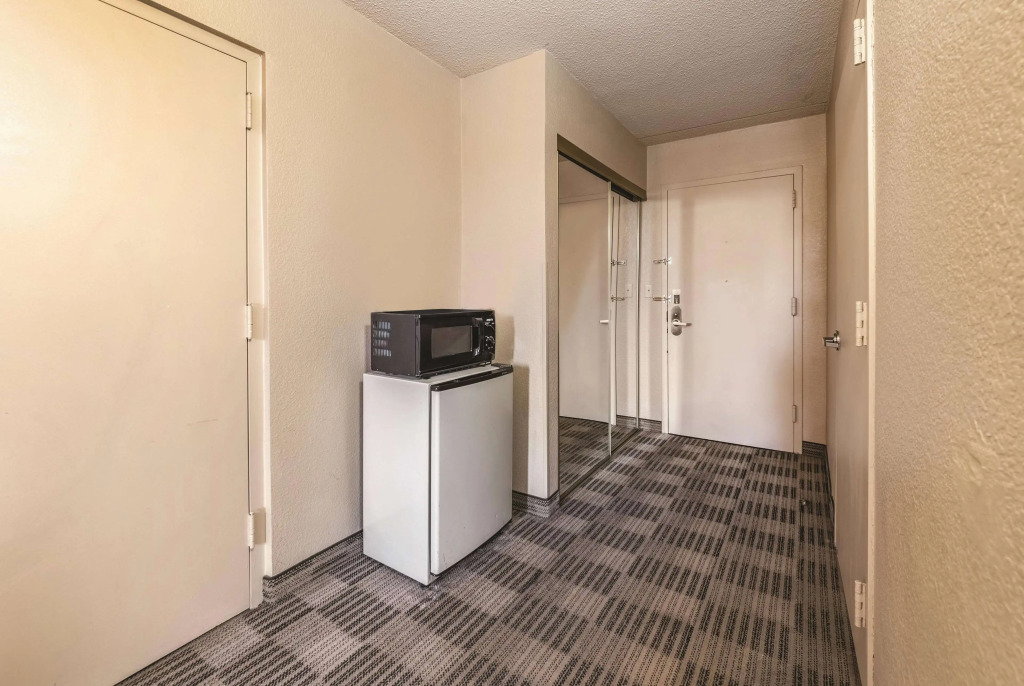 Ramada Inn by Wyndham Fairfield NJ