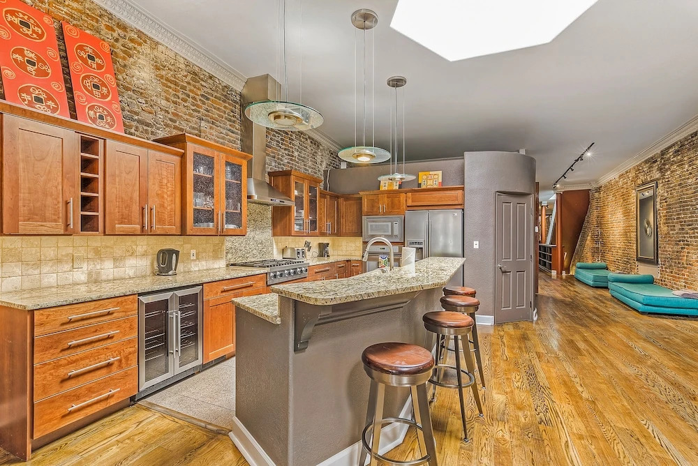Union Station Loft Downtown Sleeps 10