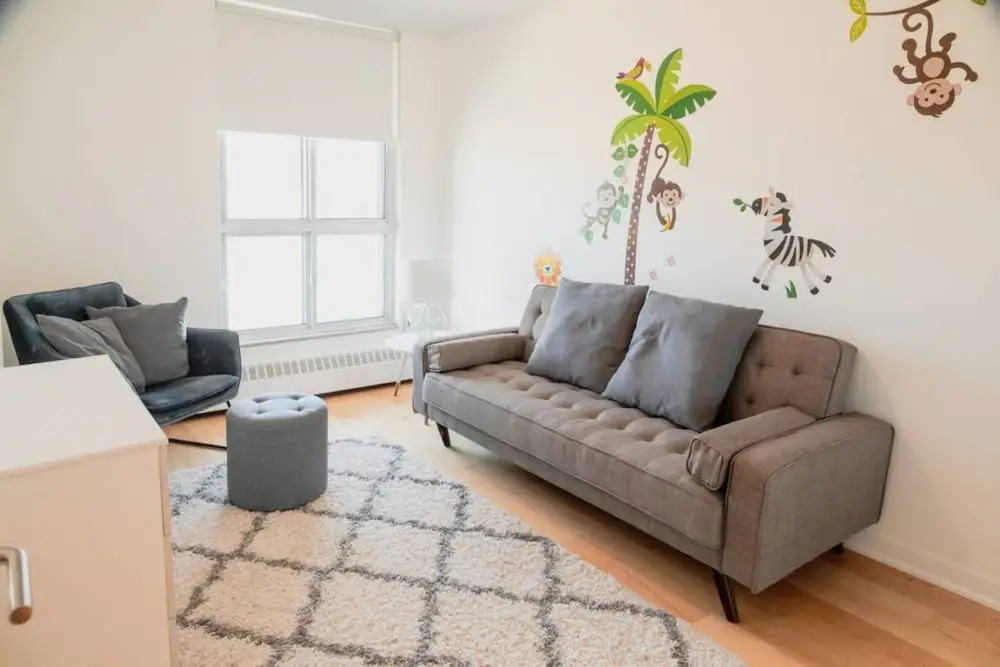 Spacious Family Condo In Swansea, Toronto
