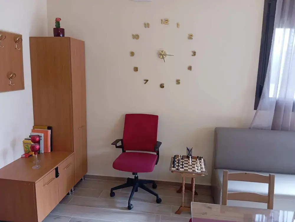 Casa Terra is Near Hillside Area Airport Beach