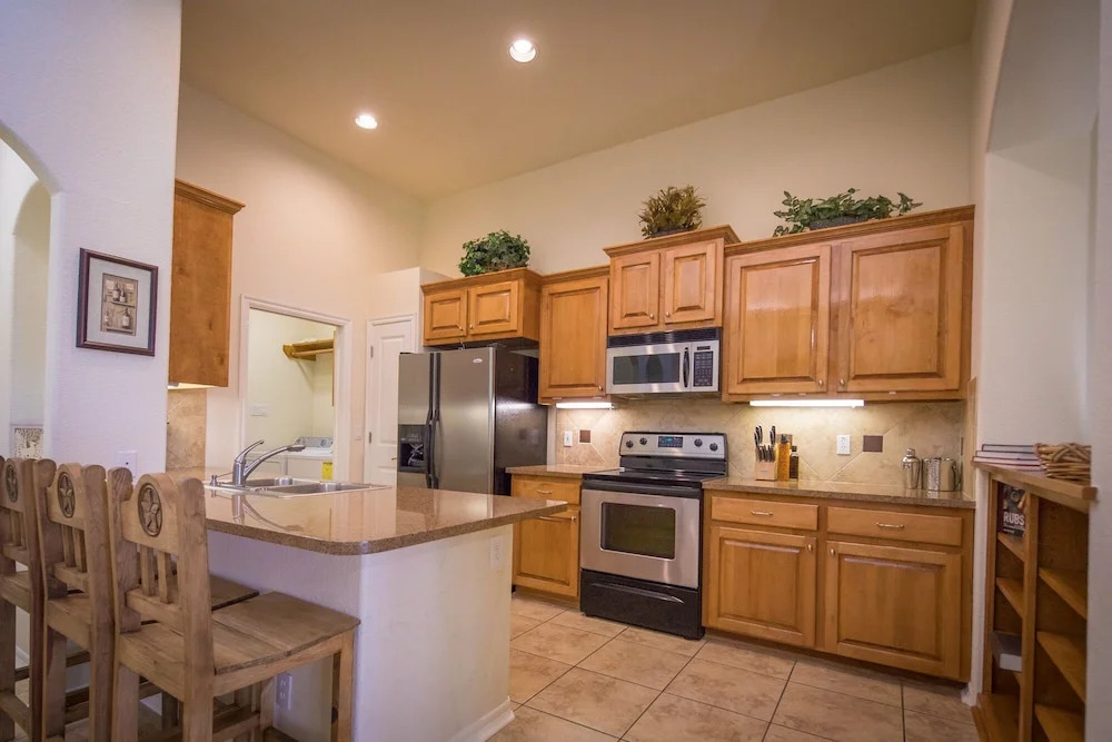 Lakeside Haven 3 Bedrooms 2.5 Bathrooms Townhouse
