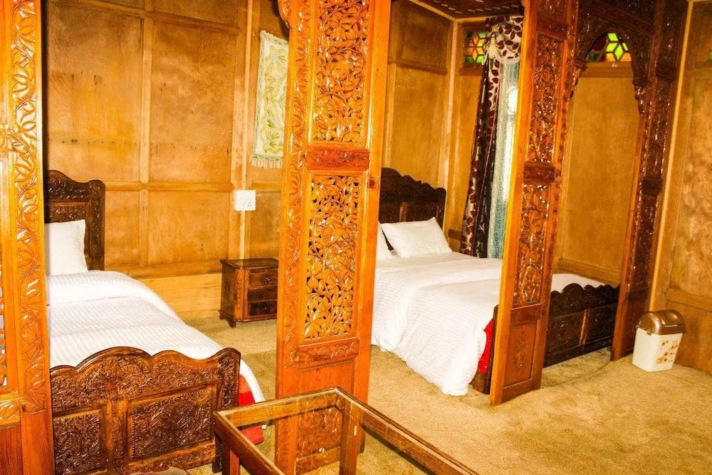 Crown Of India Group Of Houseboats