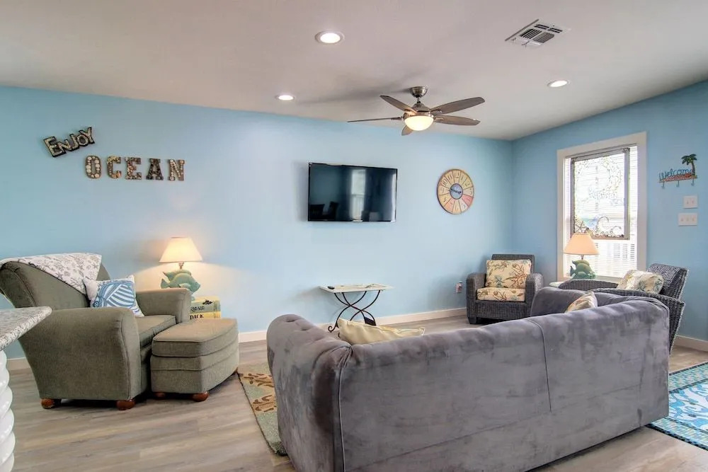 Nauti Mermaid 5 Bedroom Home by Redawning
