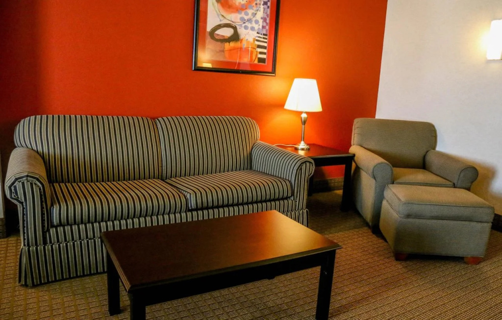 Lucilles Hotel, Restaurant, & Bar