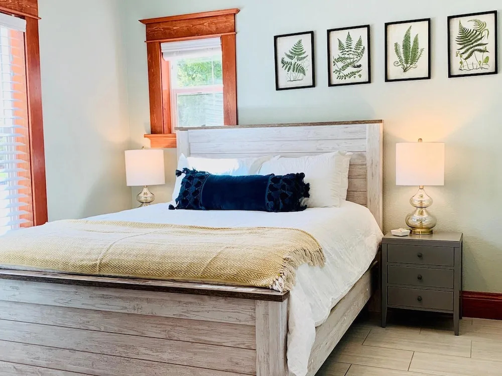 Chic Carriage House Near old Town W/free Bikes!
