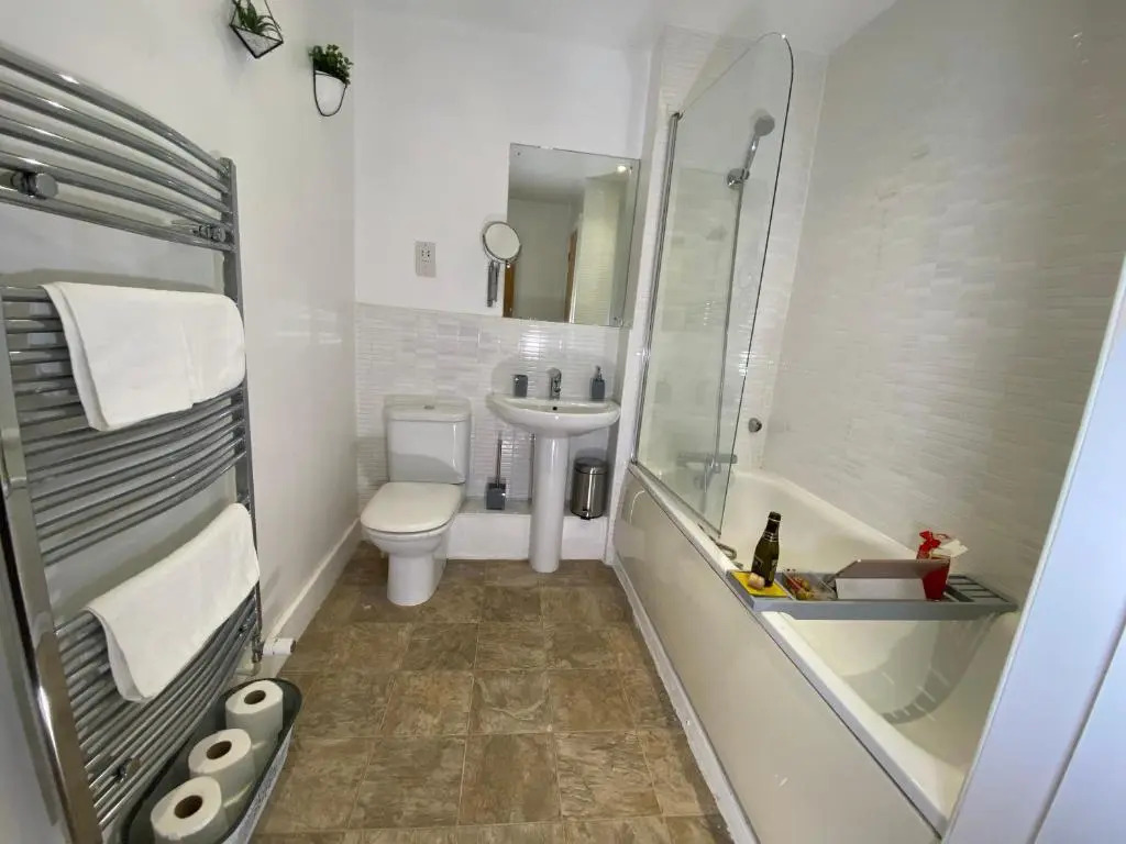 Classy 2 Bed Detatched House- Birmingham- Broad Street & Brindley Place- 10 min walk from Bullring, 02 Arena, New Street Station & Grand Central